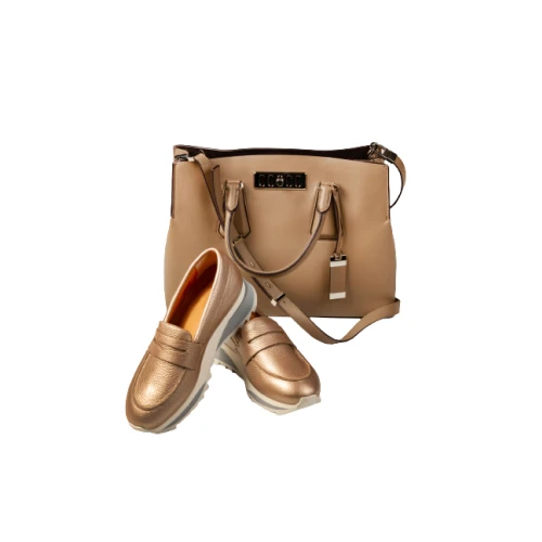 الشنط والجزمات